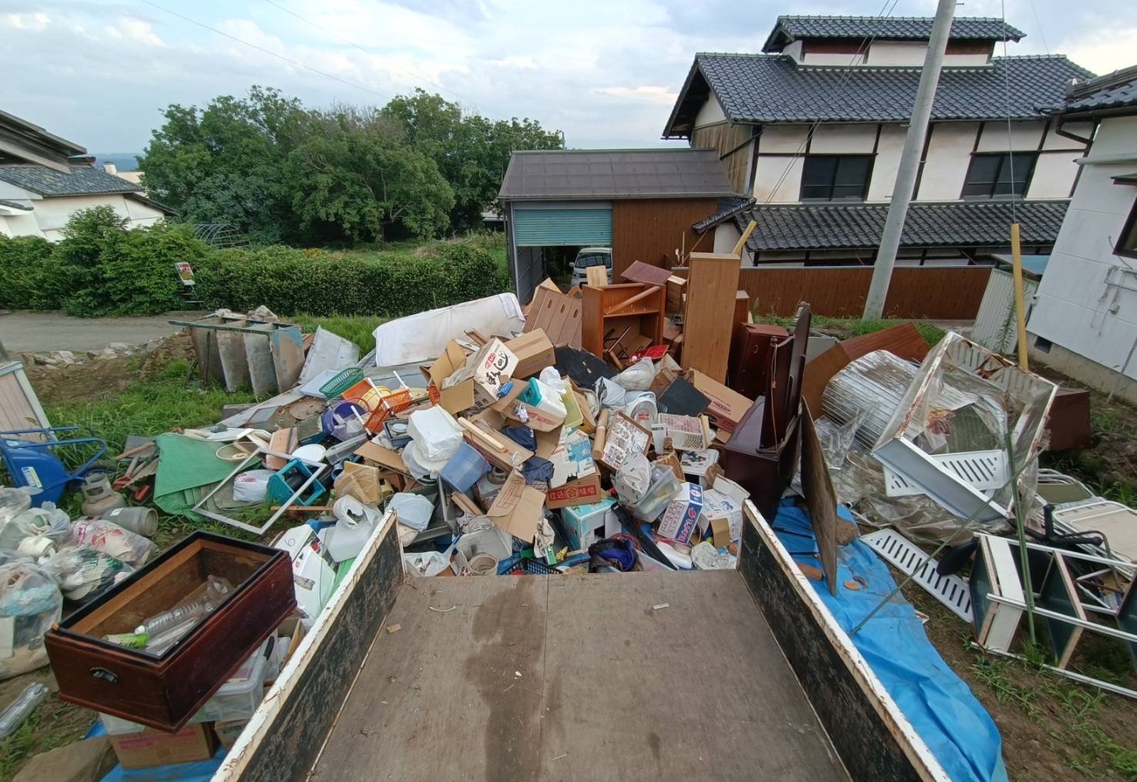 家財整理・搬出作業の様子